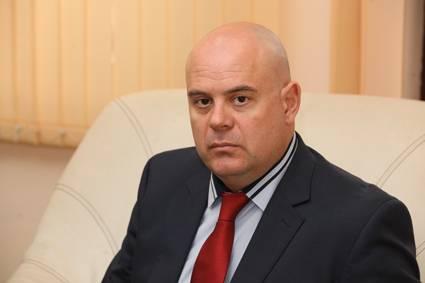 Нов удар за мераклиите да махат Гешев